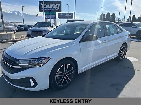 Used 2022 Volkswagen Jetta Sport image 7