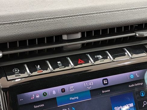 Used 2024 Jeep Grand Cherokee Limited w/ Luxury Tech Group II image 21