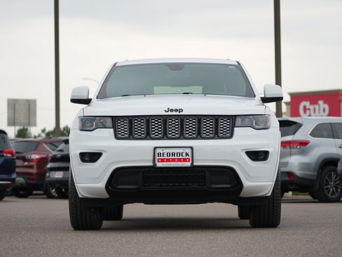 Used 2018 Jeep Grand Cherokee Altitude AWD/4WD image 8