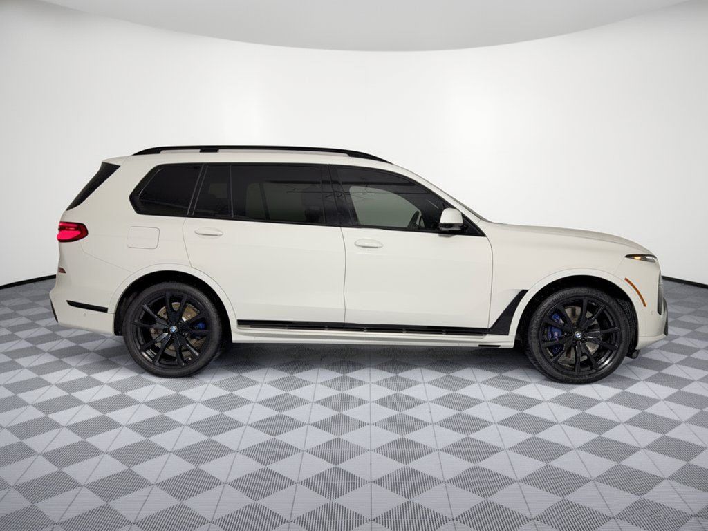 Used 2023 BMW X7 xDrive40i w/ M Sport Package AWD/4WD image 8