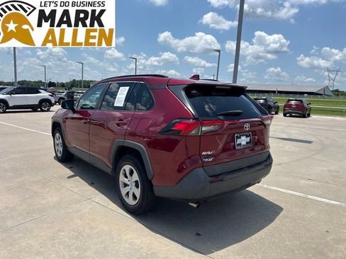 Used 2019 Toyota RAV4 LE AWD/4WD image 4