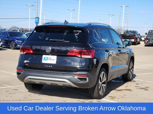 Used 2024 Volkswagen Taos SE image 7