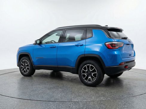 Used 2025 Jeep Compass Trailhawk image 6