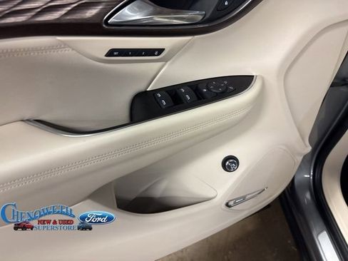 Used 2021 Buick Envision Avenir w/ Technology Package II image 8