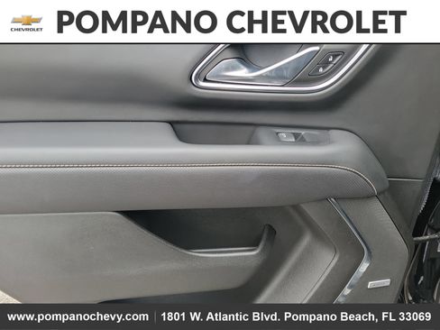 Used 2023 GMC Yukon SLT w/ SLT Premium Package image 14