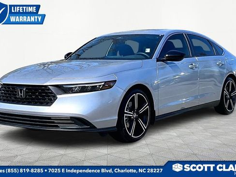 Used 2025 Honda Accord Sport image 3