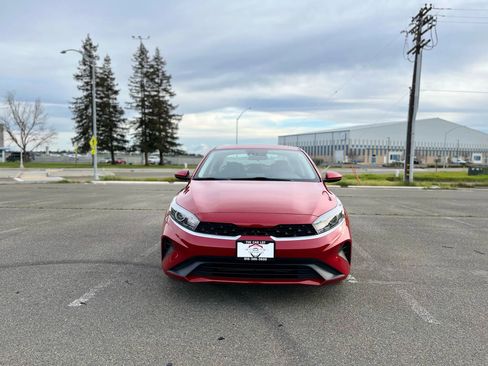 Used 2022 Kia Forte LXS FWD image 2