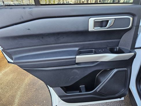 Used 2021 Ford Explorer XLT w/ Equipment Group 202A image 13