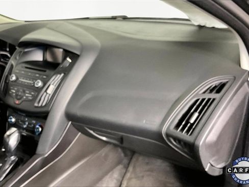 Used 2016 Ford Focus SE w/ SE Power Seat Package image 26