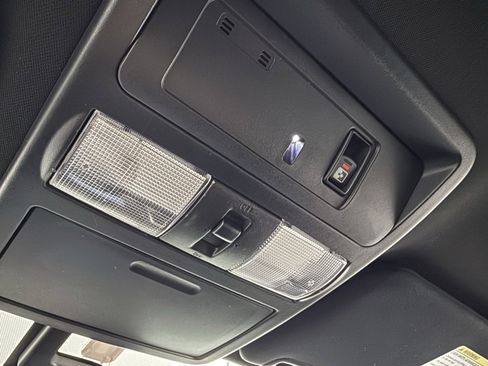 Used 2018 Nissan Titan SV w/ SV Convenience Package image 26