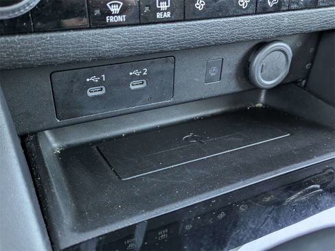 Used 2025 Mitsubishi Outlander SE image 24