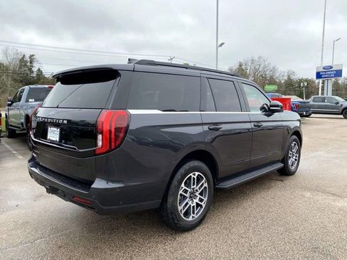 Used 2025 Ford Expedition Active AWD/4WD image 3