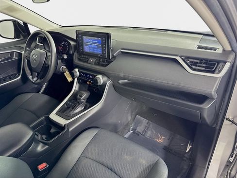Used 2020 Toyota RAV4 LE image 27