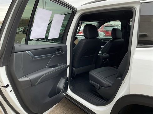 Used 2024 GMC Acadia Elevation image 19