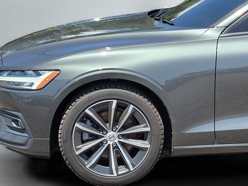 Used 2021 Volvo V60 T5 Momentum FWD image 24