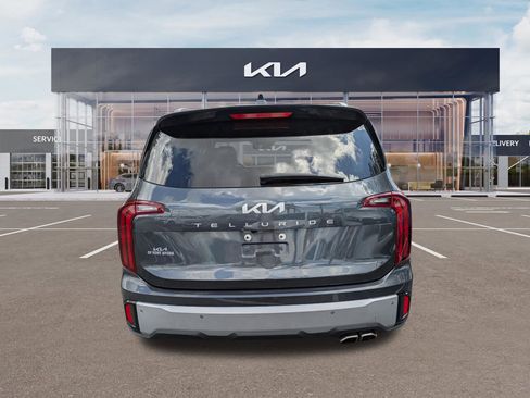 Certified 2024 Kia Telluride S image 5