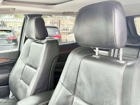 Used 2013 Jeep Grand Cherokee Limited w/ Luxury Group II image 10