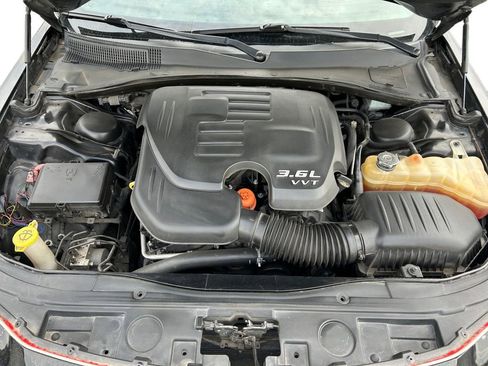 Used 2018 Chrysler 300 Limited AWD/4WD image 25