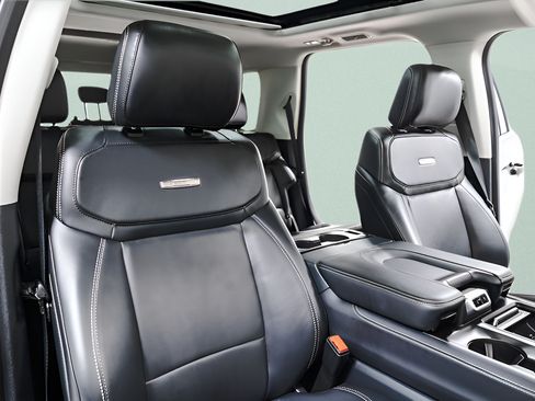 Used 2025 Ford Expedition Platinum AWD/4WD image 42