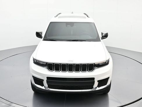 New 2025 Jeep Grand Cherokee L Laredo image 32