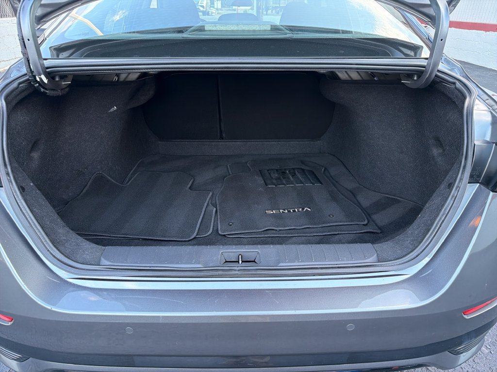 Used 2025 Nissan Sentra SR FWD image 12