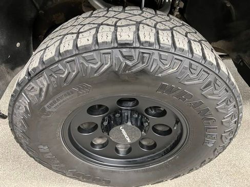 Used 2024 Chevrolet Silverado 2500 ZR2 w/ Technology Package image 15