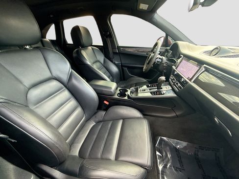 Used 2023 Porsche Macan S w/ Premium Package Plus image 33