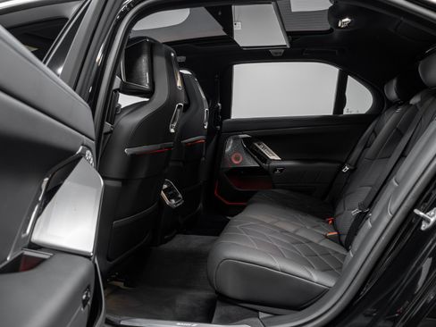 Used 2023 BMW i7 xDrive60 image 38