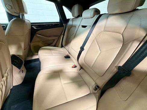 Used 2025 Porsche Macan image 21