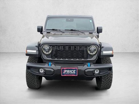 Used 2024 Jeep Wrangler Willys image 2