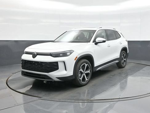 New 2026 Volkswagen Tiguan SE AWD/4WD image 3