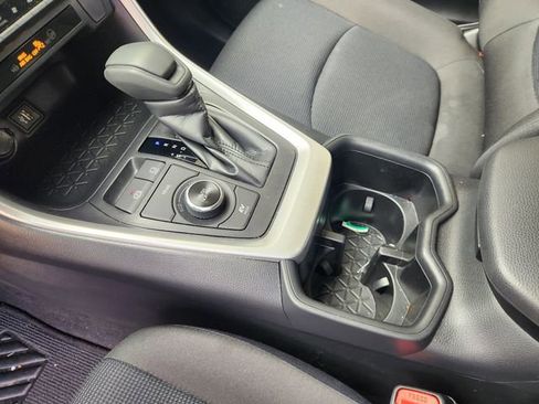 Used 2025 Toyota RAV4 LE image 18