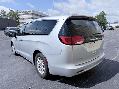Used 2023 Chrysler Voyager LX FWD image 3
