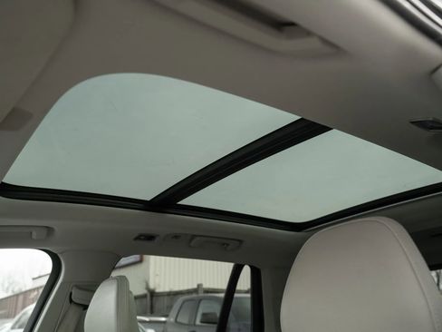 Used 2017 Volvo XC90 T6 Momentum w/ Vision Package image 19