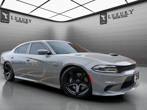 Used 2018 Dodge Charger R/T image 1