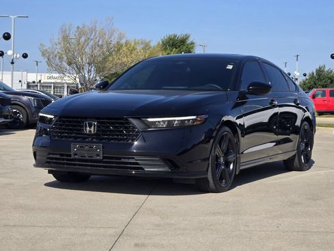 Used 2025 Honda Accord Sport image 2