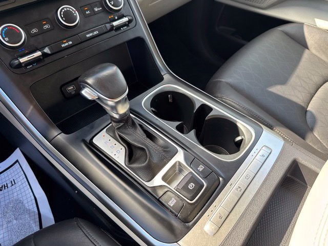 Used 2022 Kia Carnival LX FWD image 18