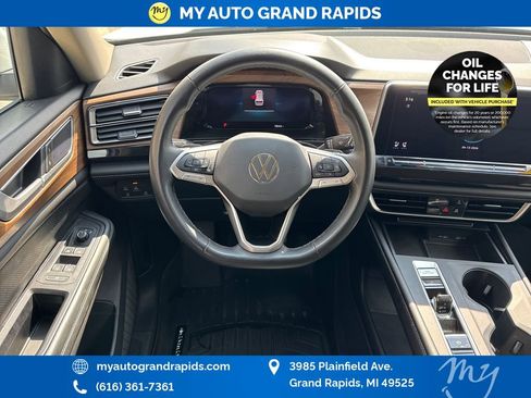 Used 2024 Volkswagen Atlas SE image 13