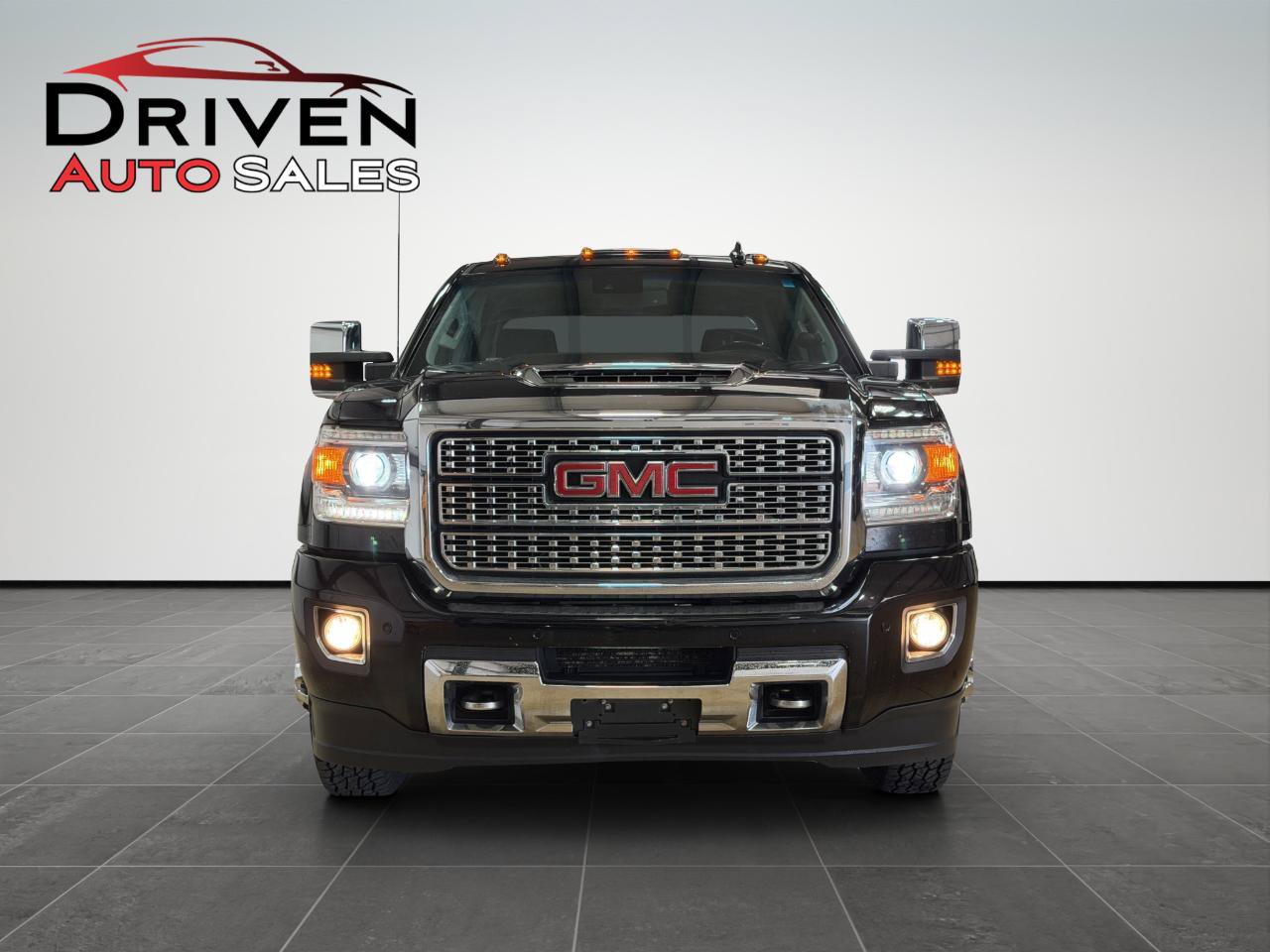 Used 2018 GMC Sierra 3500 Denali w/ Duramax Plus Package AWD/4WD image 10