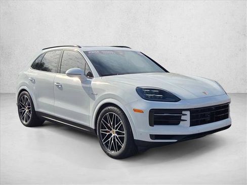 Used 2024 Porsche Cayenne S AWD/4WD image 3