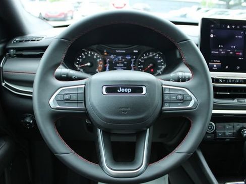 Used 2025 Jeep Compass Trailhawk AWD/4WD image 23