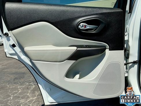 Used 2022 Jeep Cherokee Latitude Lux w/ Sun & Sound Group image 32