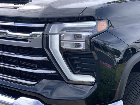 Used 2024 Chevrolet Silverado 2500 LTZ image 6