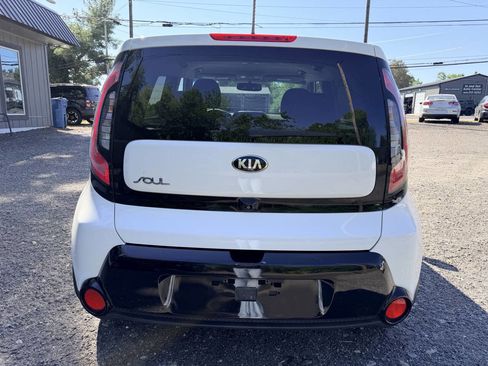 Used 2016 Kia Soul + FWD image 6