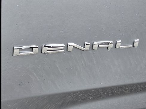 Used 2023 GMC Yukon XL Denali w/ Denali Reserve Package image 13