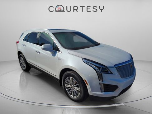 Used 2018 Cadillac XT5 Luxury w/ Driver Awareness Package image 6