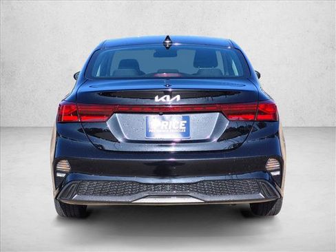 Used 2024 Kia Forte LXS w/ LXS Technology Package FWD image 6