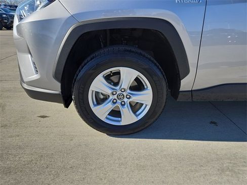 Used 2021 Toyota RAV4 XLE image 38