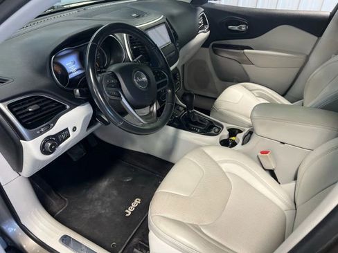 Used 2019 Jeep Cherokee Limited image 7