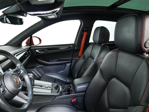 Certified 2024 Porsche Macan S AWD/4WD image 5